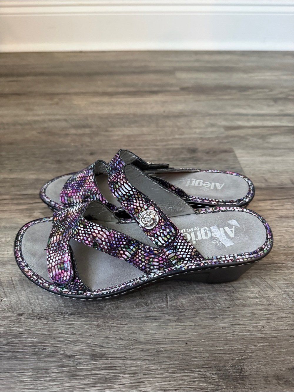 Alegria Metallic Purple Black Strappy Sandals, size 37 US Women’s 7-7.5 ✔️